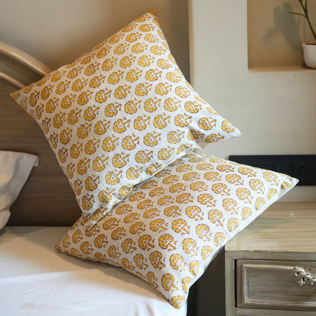 Honey Laurel Cushion Cover